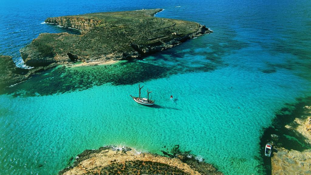 what to see in malta - Blue Lagoon Comino