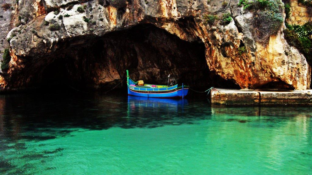 to see in Malta Xlendi bay